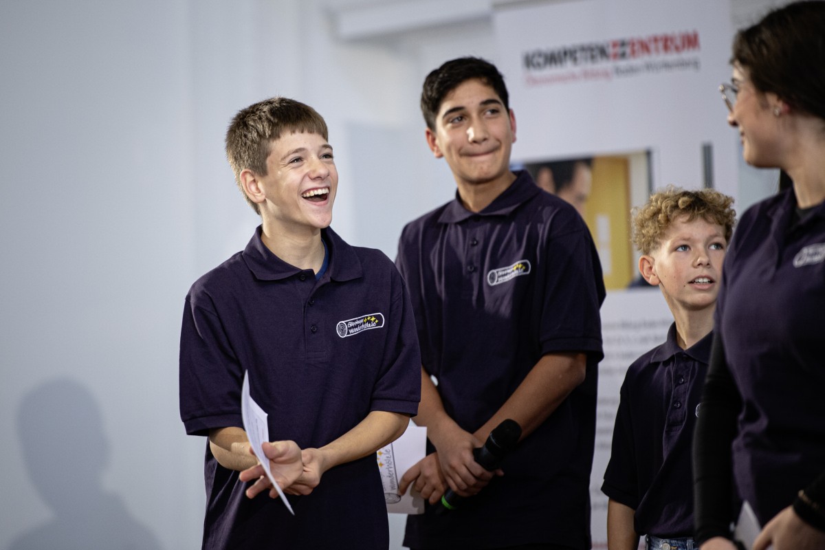 Das Gööpinger Wunderhölze als Schülerfirma bei der Kick-Off Veranstaltung des Würth Bildungspreises 2025 Das Gööpinger Wunderhölze als Schülerfirma bei der Kick-Off Veranstaltung des Würth Bildungspreises 2025